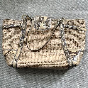 Straw Coach bag in excellent condition.